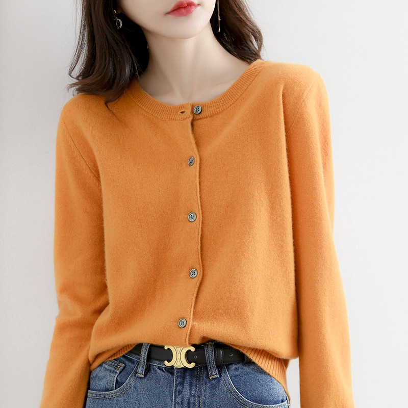 Nuovo Cardigan in Maglia con B - Winter Clothing Colors 2026 recensione e prezzo